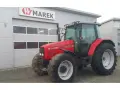 Czerwony traktor Massey Ferguson 6270, gotowy do pracy. Dane techniczne dostępne wkrótce.