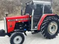 Czerwony Massey Ferguson 286G z kabiną, gotowy do pracy. Jego solidna konstrukcja i moc zapewniają niezawodność.
