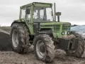 Zielony ciągnik Deutz, może być traktowany jako ciągnik bez prawa rejestracji, co to znaczy? To maszyna rolnicza, nie do ruchu po drogach publicznych.