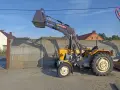 Żółty Ursus C-330 z ładowaczem czołowym Tur 1. Ciągnik waży ok. 1700 kg, a ładowacz udźwignie 700 kg.