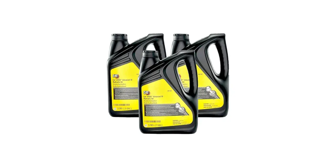 Cztery czarne kanistry z żółtą etykietą zawierające olej hydrauliczny Cat. Idealny do maszyn budowlanych.