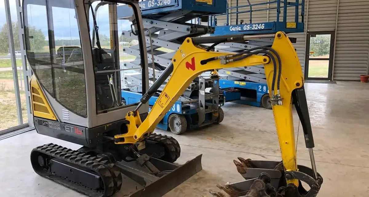 Koparka gąsienicowa Wacker Neuson ET16. Sprawdź wynajem koparki bez operatora cena i zrealizuj swoje projekty budowlane.
