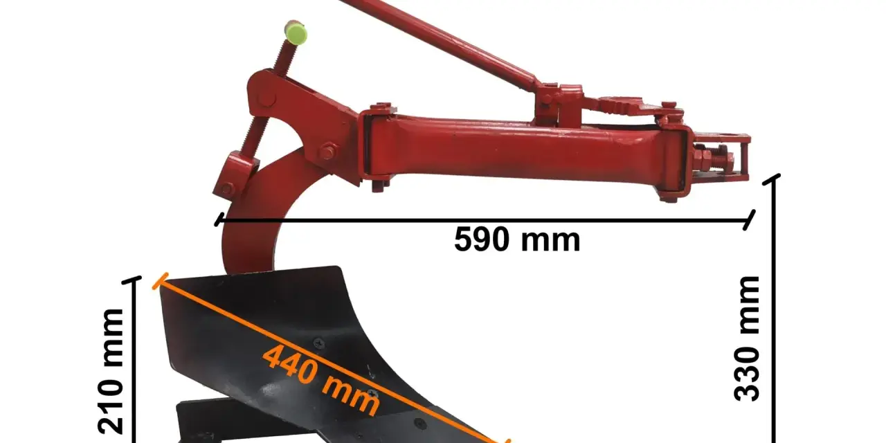 Czerwone elementy pługa, w tym redlica i rama, z widocznymi wymiarami: 590 mm, 210 mm, 440 mm i 330 mm.