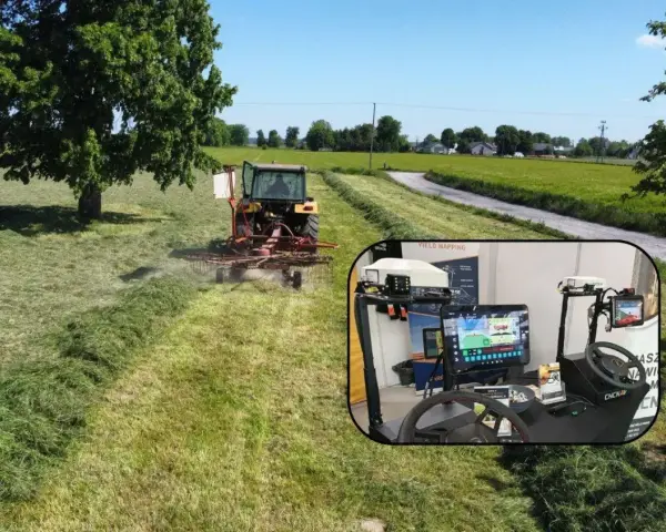 Tractor pracujący na polu, a w rogu symulator do rolnictwa precyzyjnego.